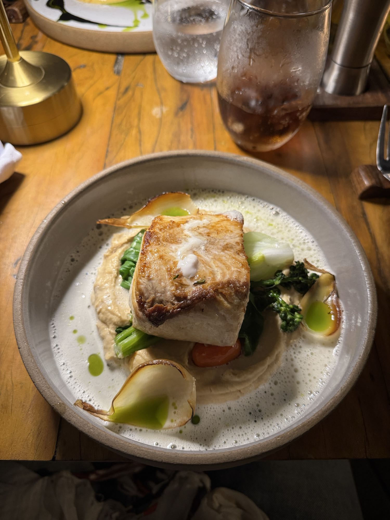 Pescado con verduras y puré