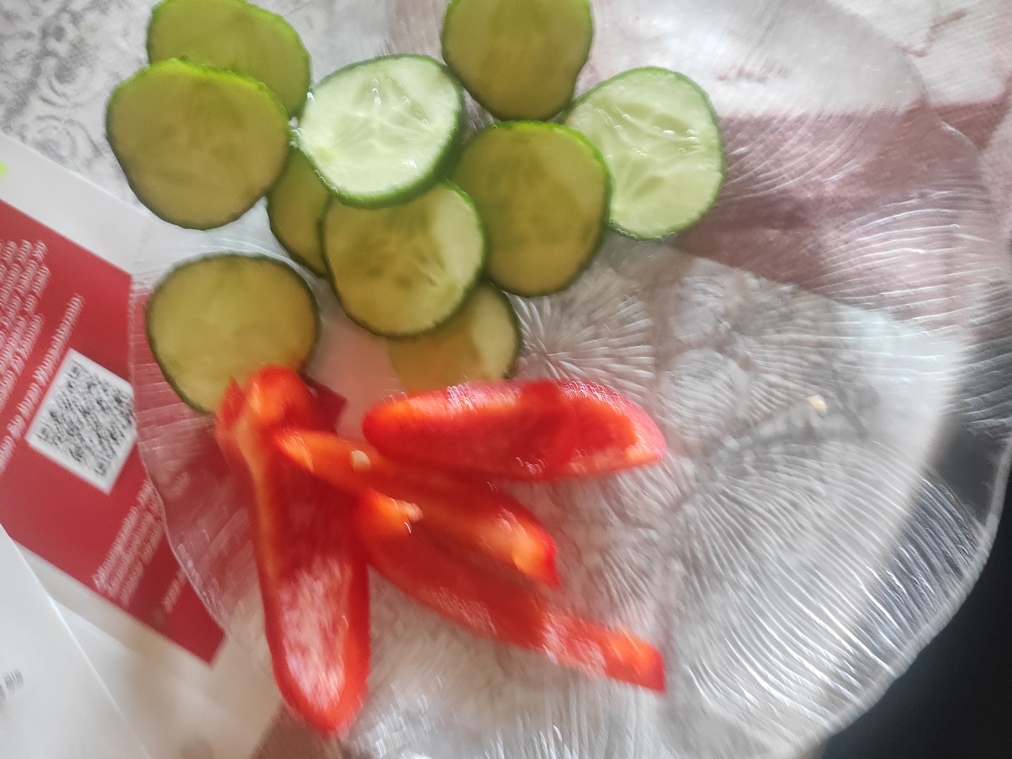 Müsli Vollkorn mit gekochten Kartoffeln, Vollmilch, Blütenhonig, Schokosoße und Mandeln