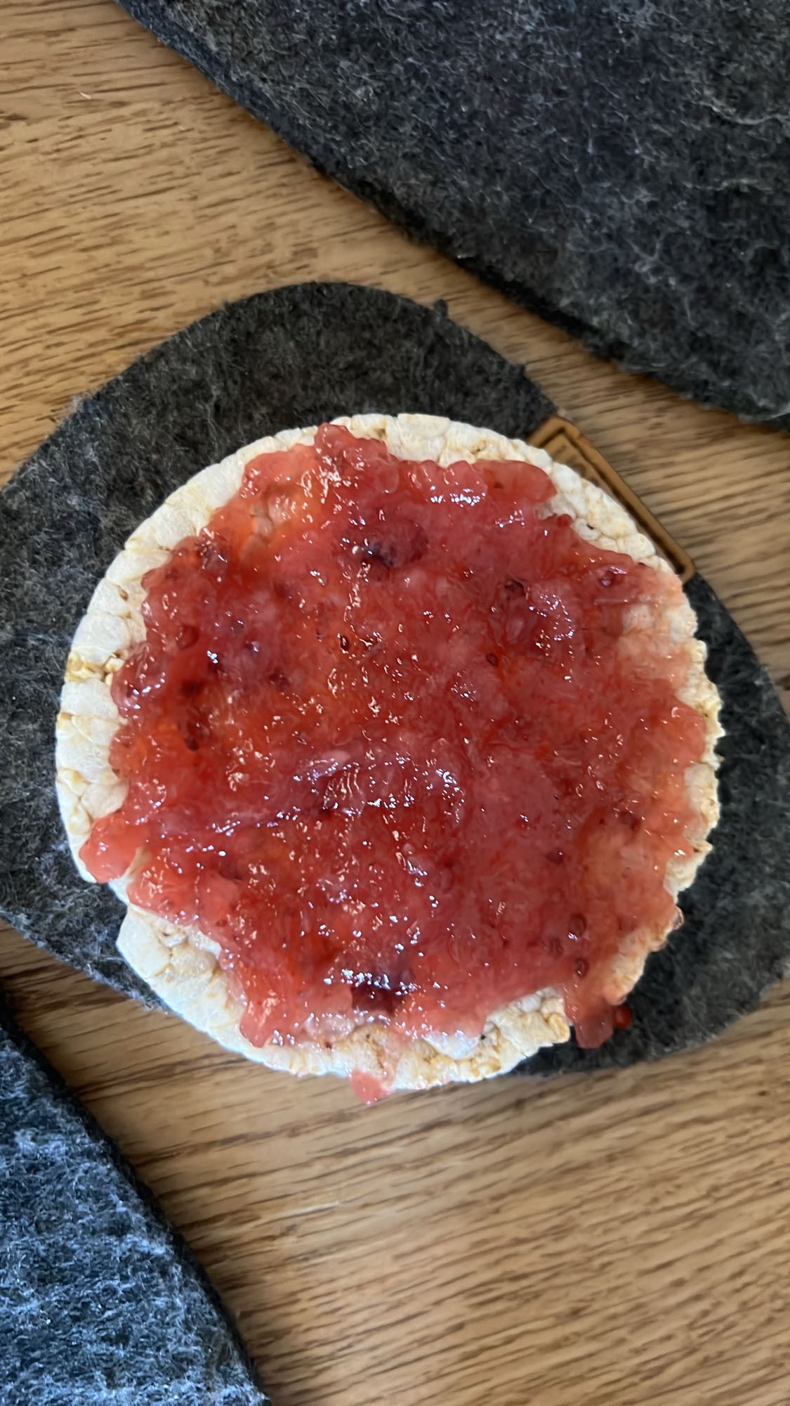 Reiswaffel mit Marmelade