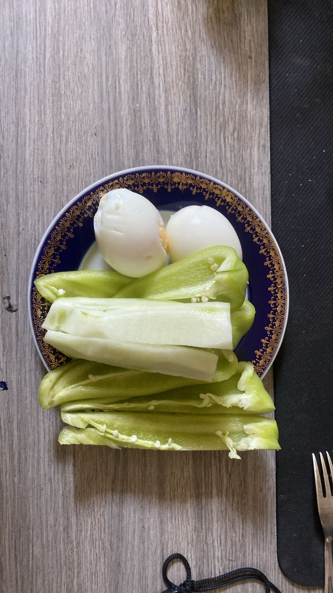 Eggs with cucumber and pepper