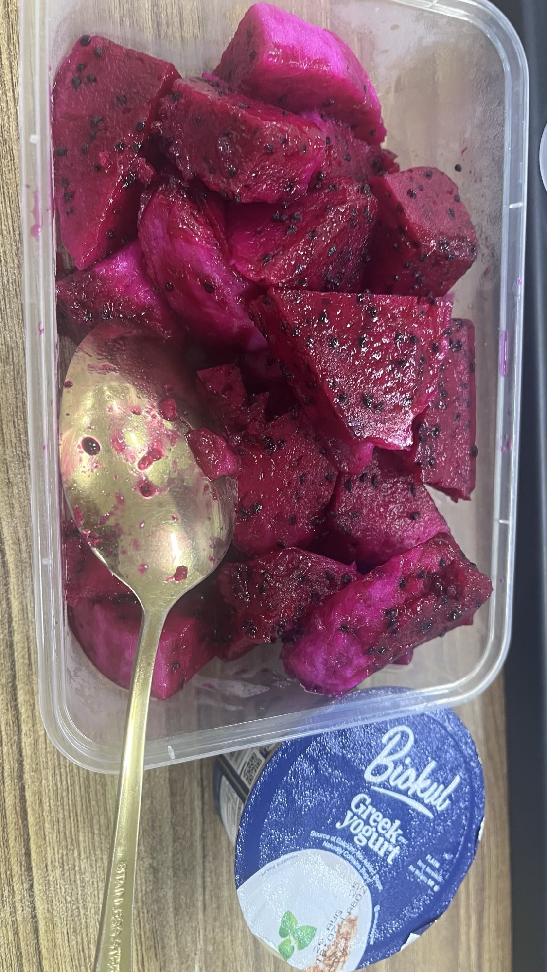Dragon fruit with yogurt