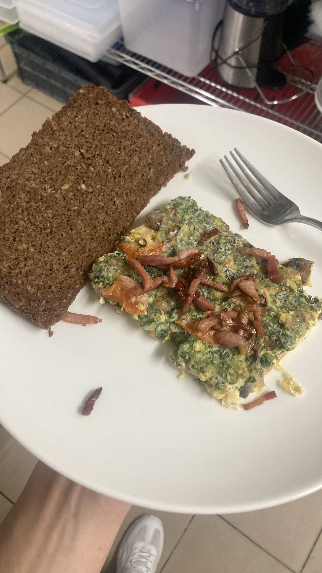 Omelette with rye bread