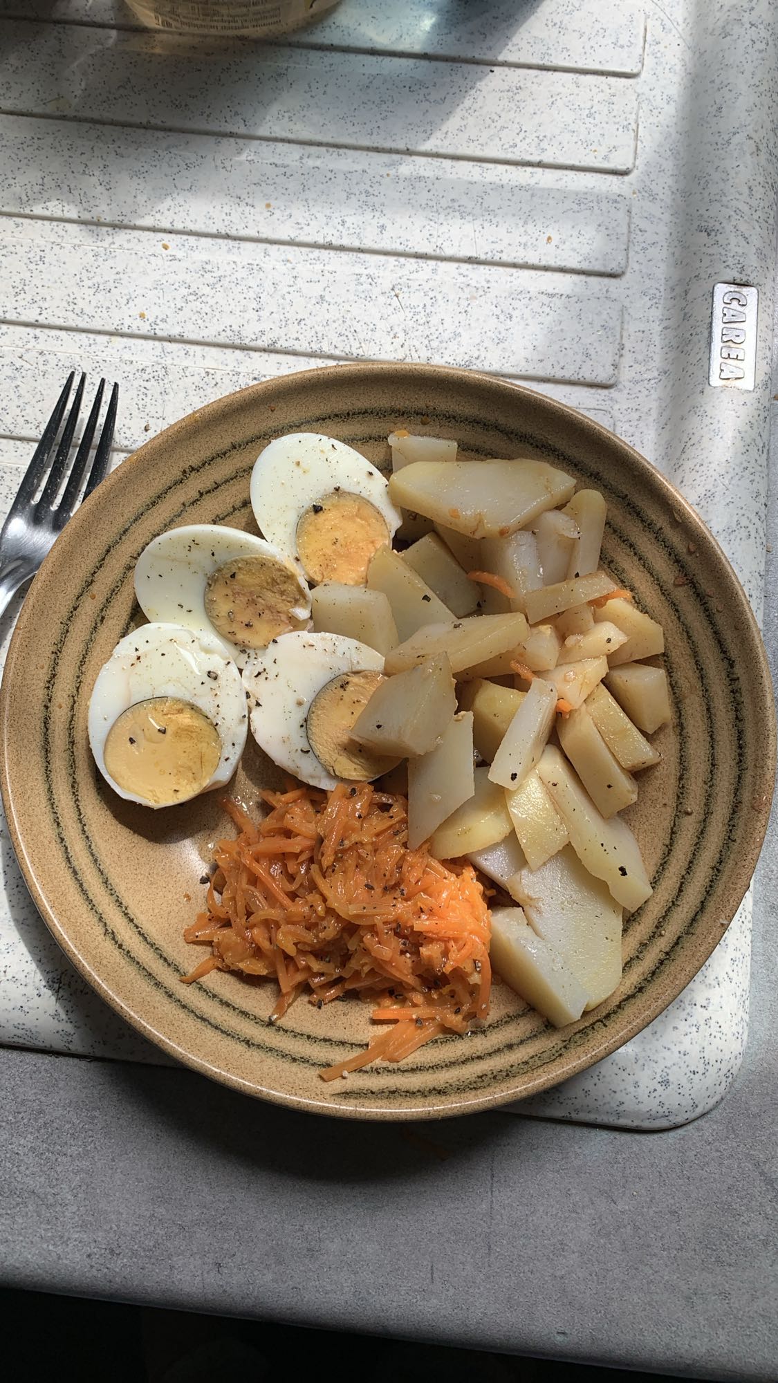 œufs, pommes, carottes