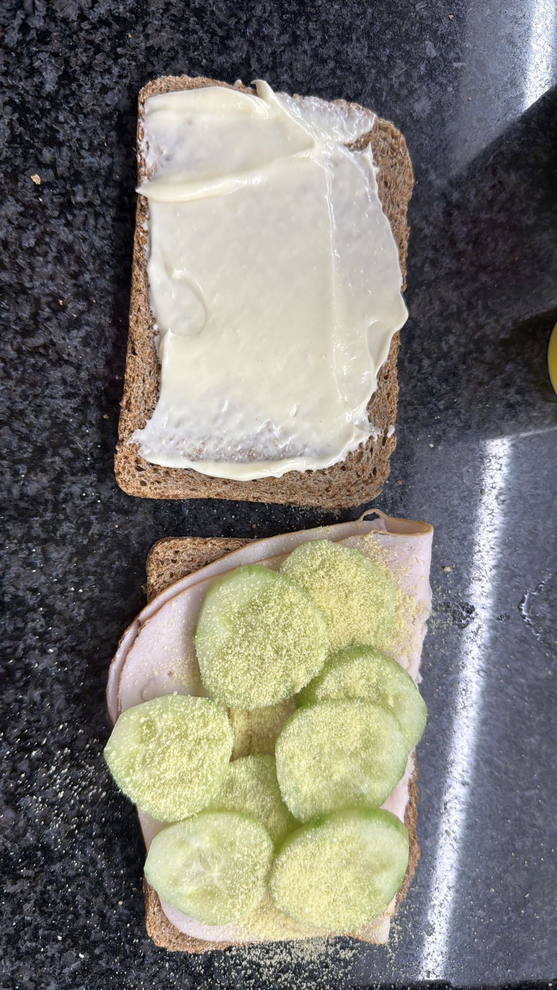 komkommer kip sandwich