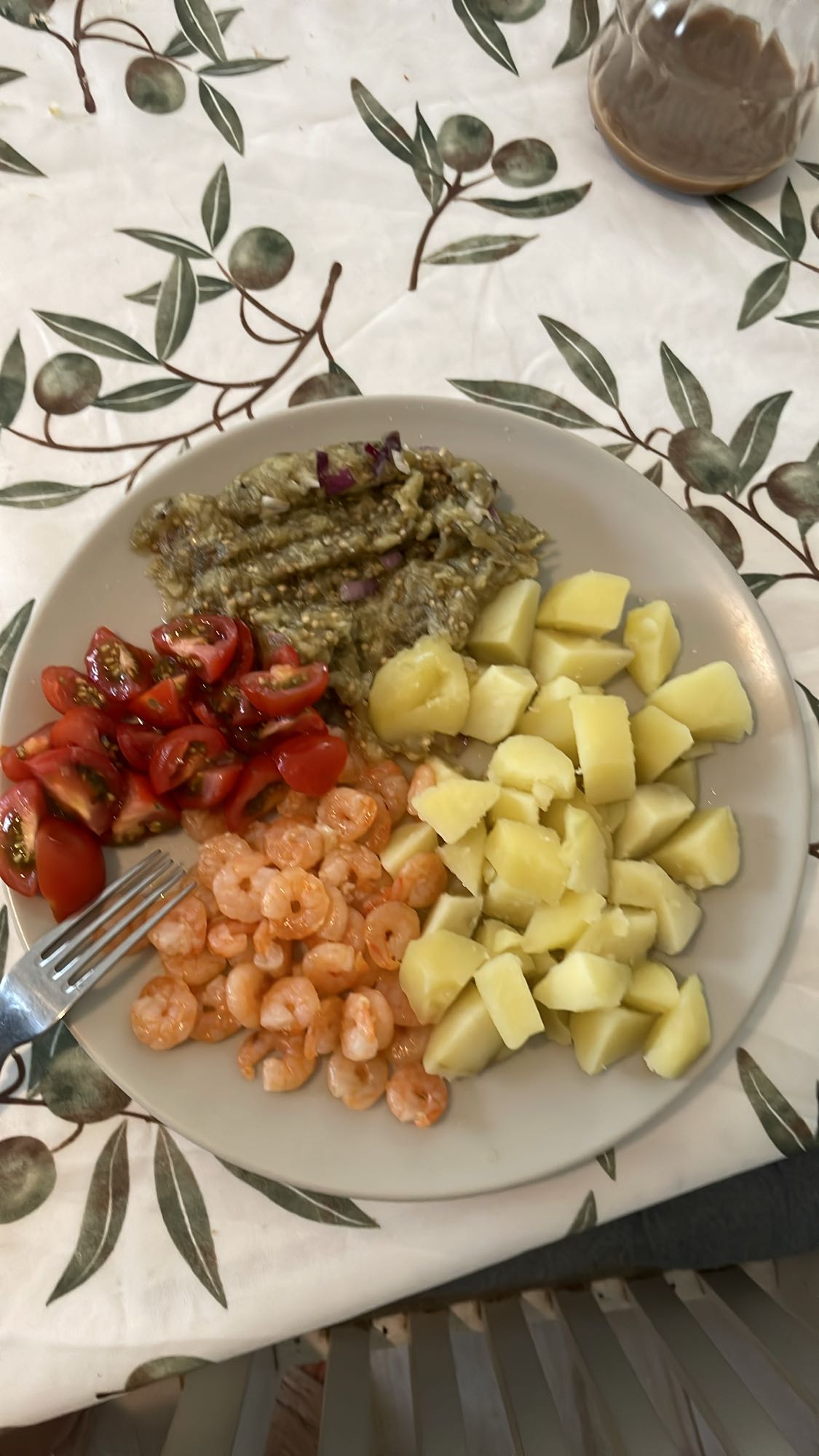 Creveți cu legume și cartofi