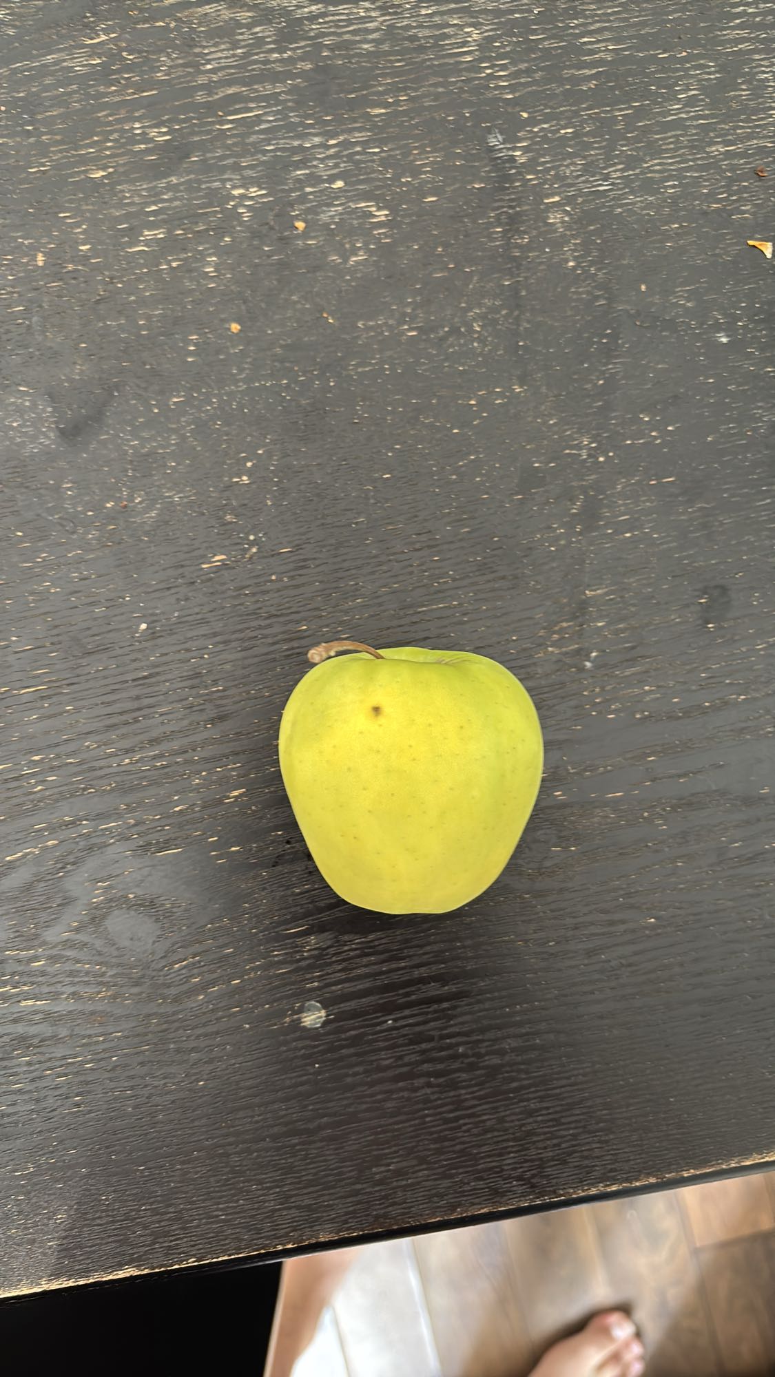 Pomme verte entière