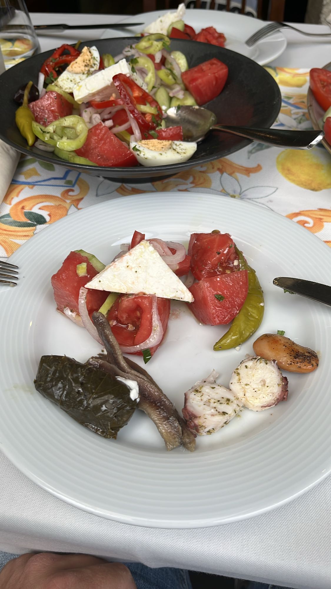 Гръцка салата и морски мезета