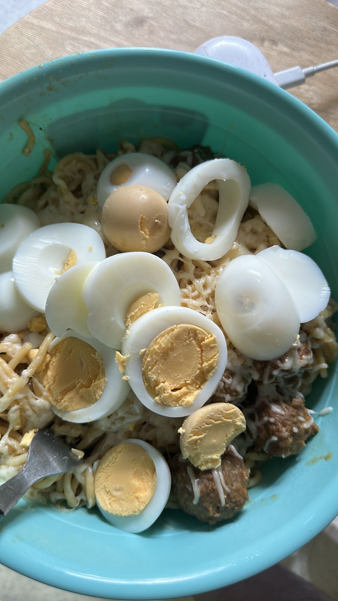 Nouilles œufs et boulettes