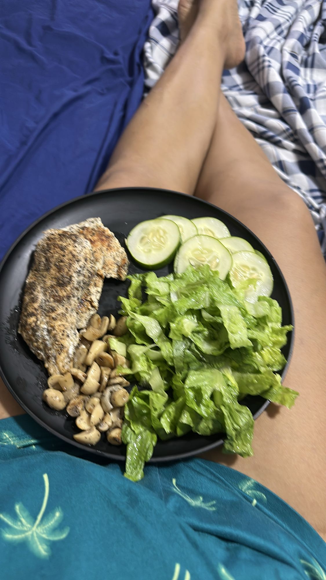 Pescado con ensalada fresca