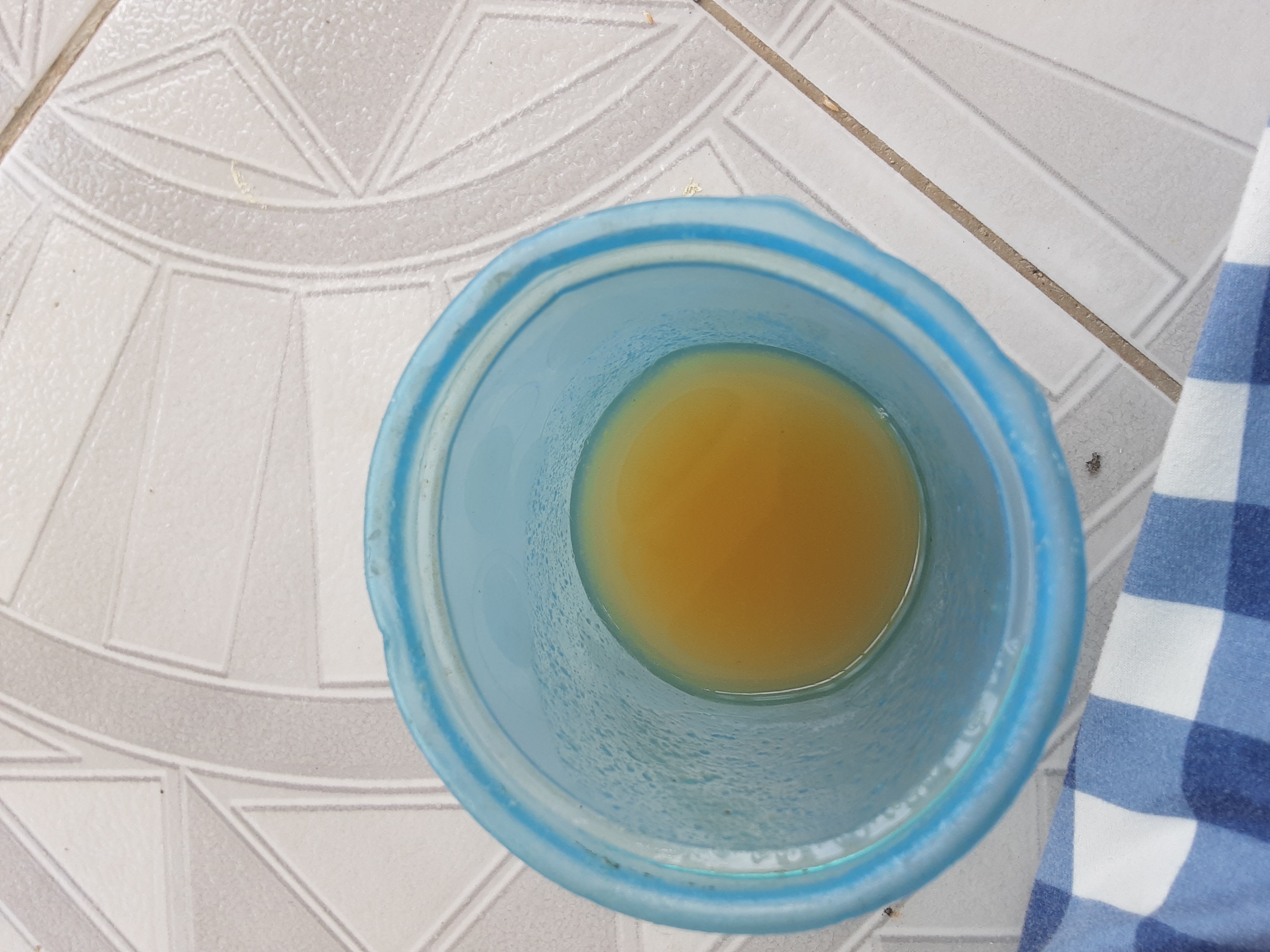 vaso de jugo de naranja