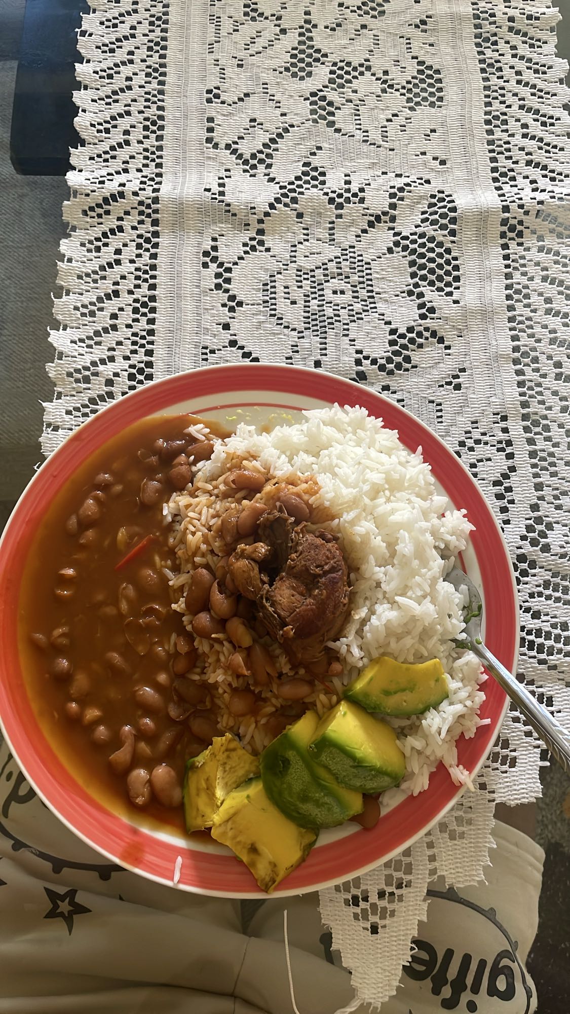 arroz, frijoles y carne