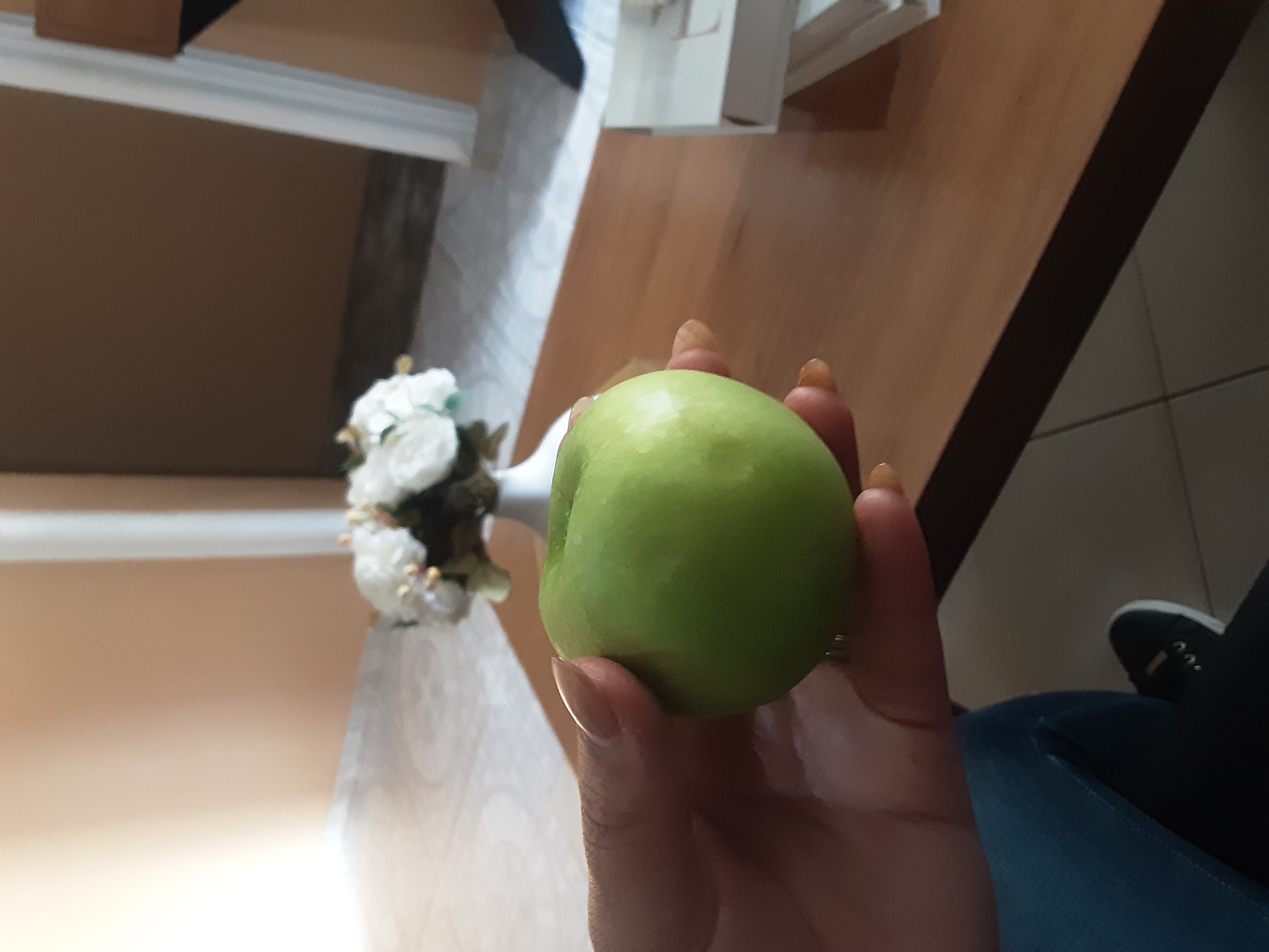 Manzana verde entera