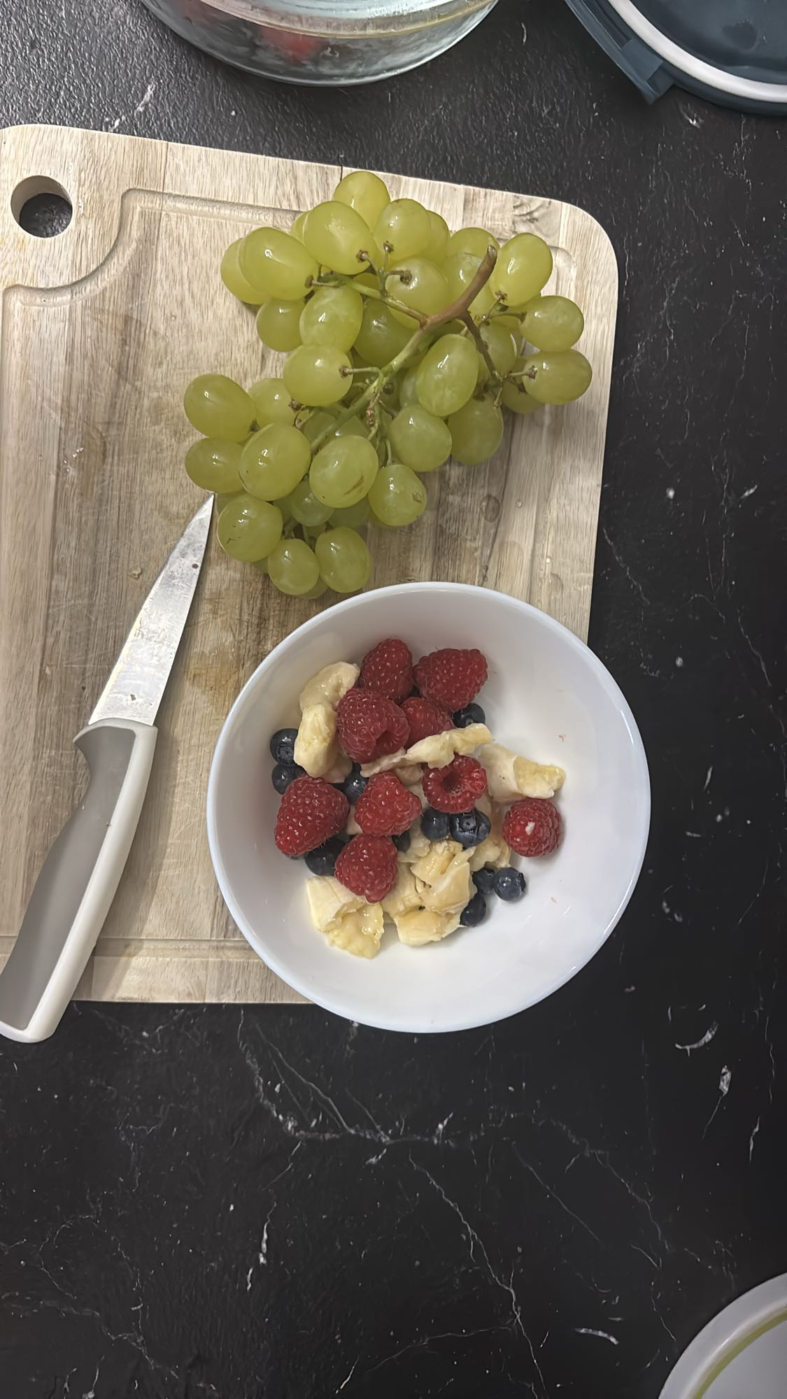 Owocowa sałatka śniadaniowa