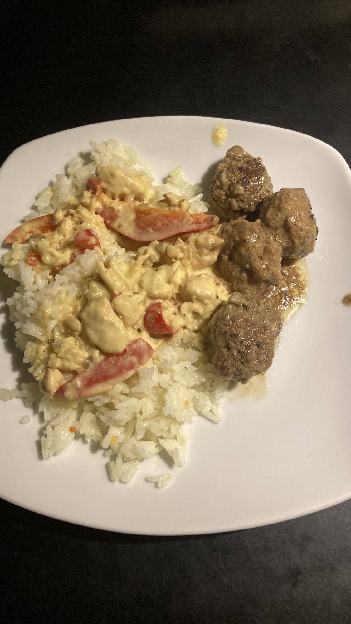 Ris med köttbullar