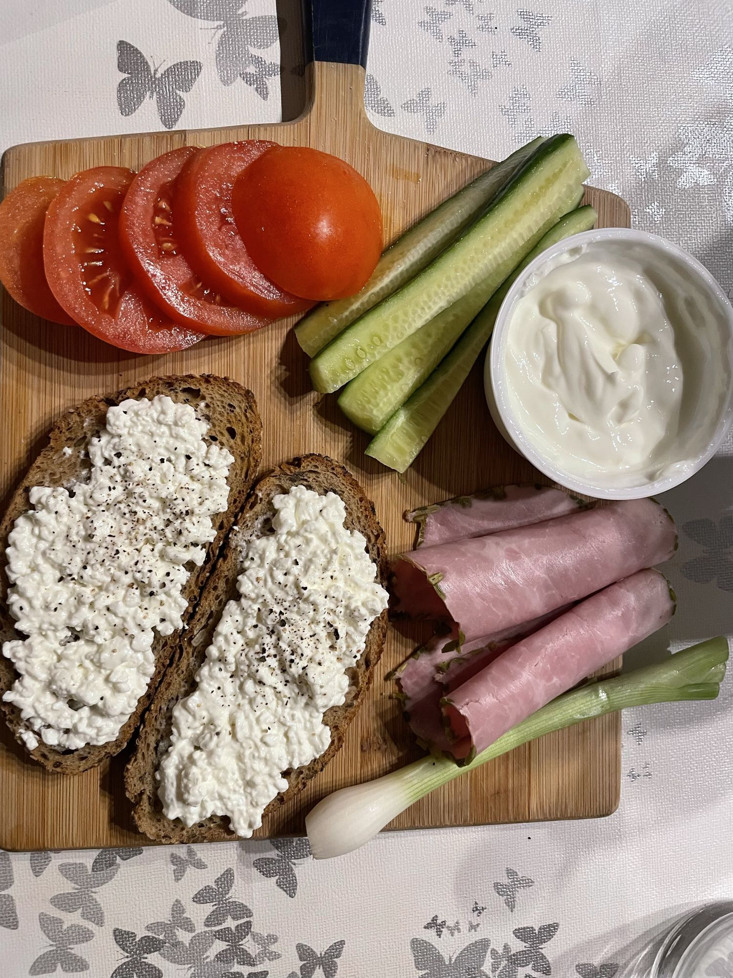 Käsebrot mit Gemüse
