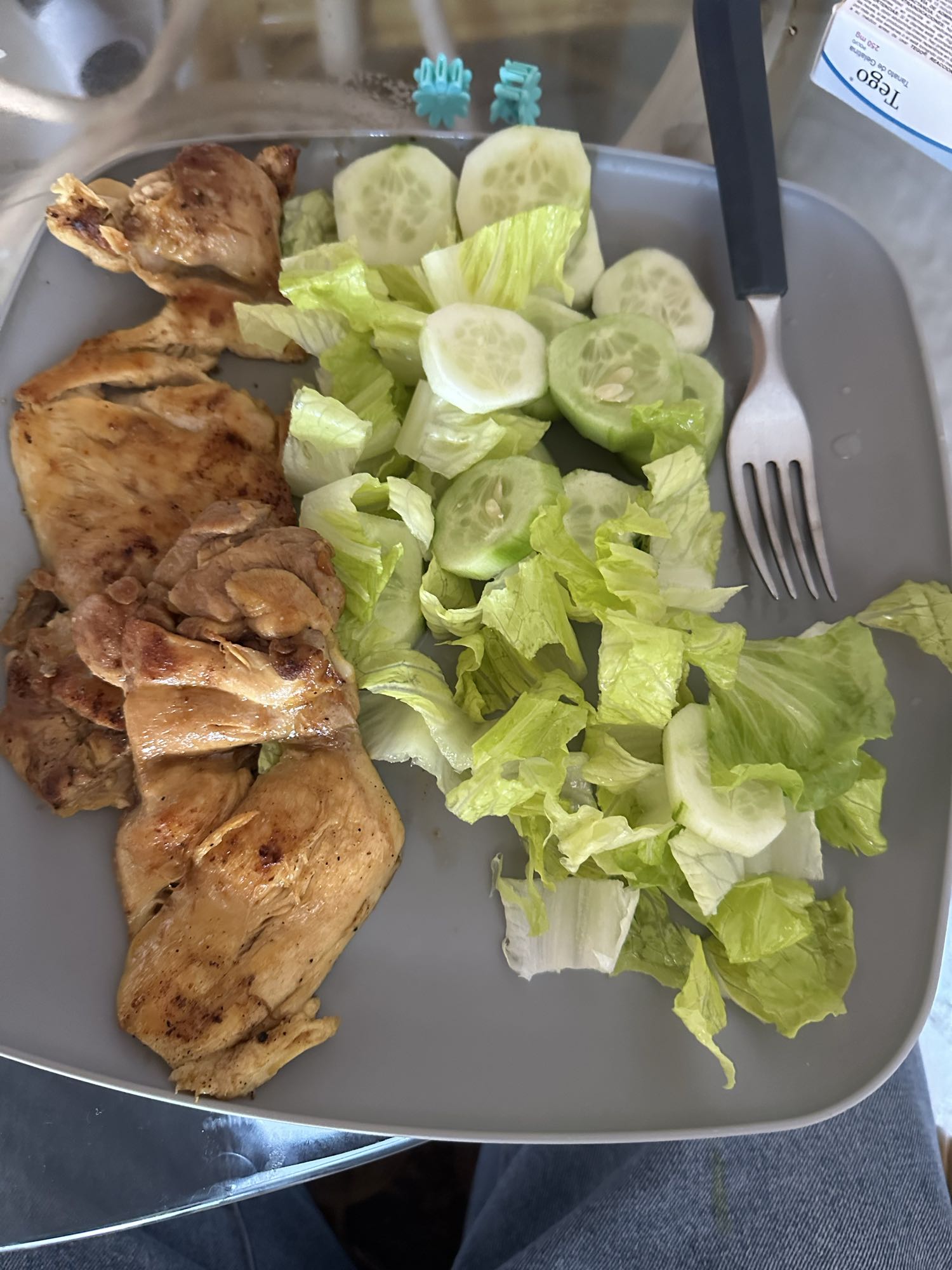 Pollo con ensalada