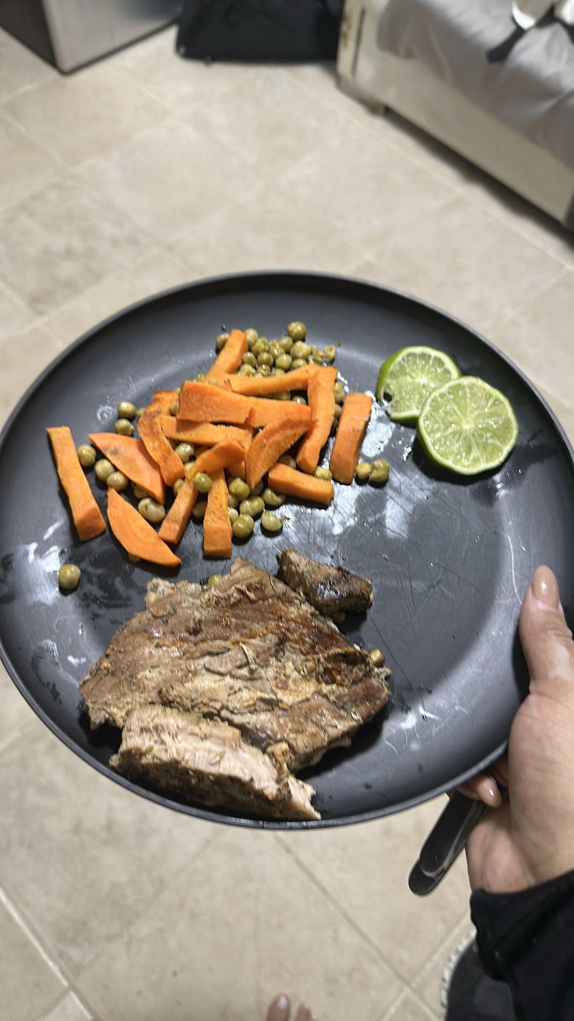 Carne con verduras y lima