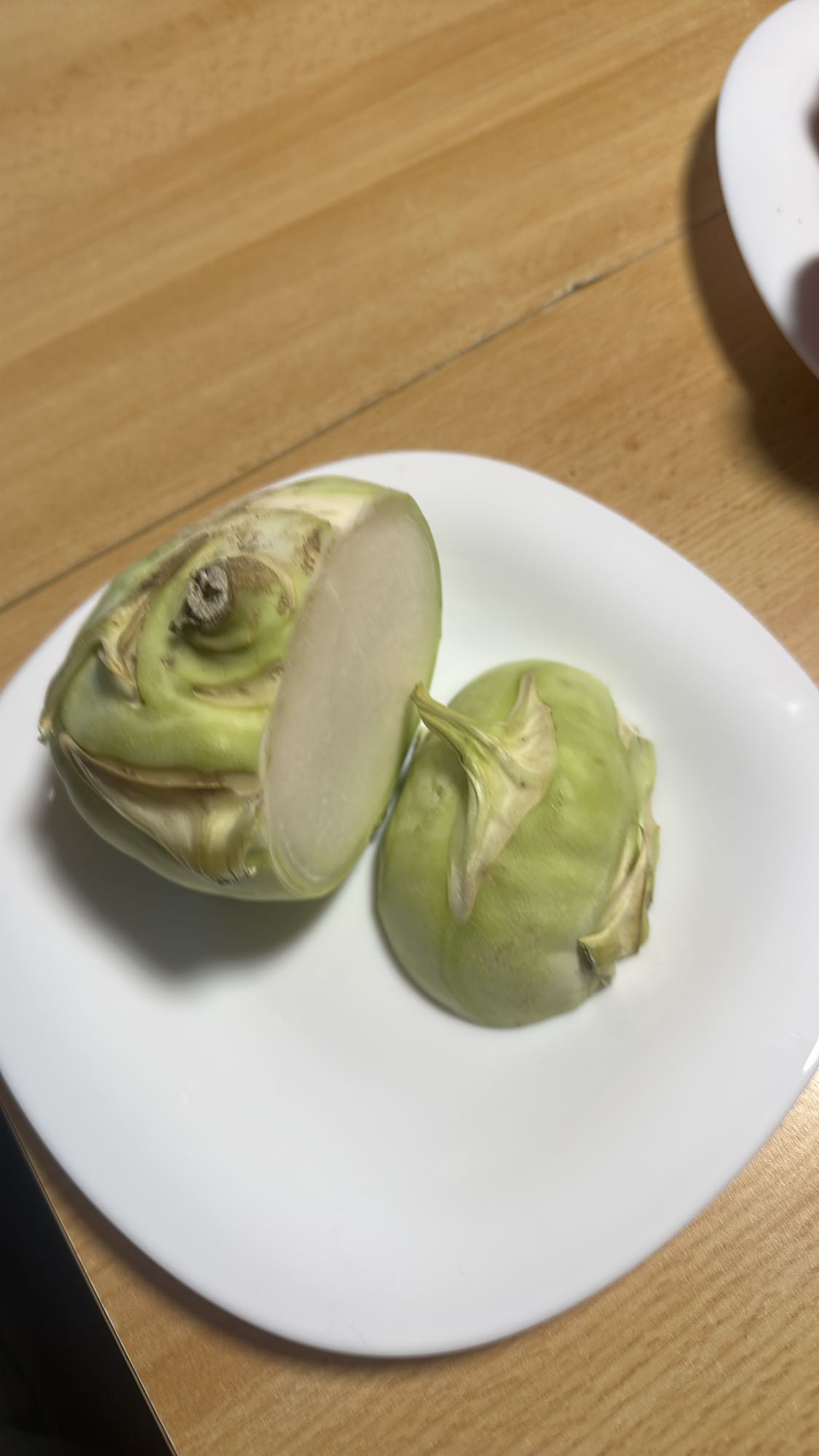 Gulie crudă pe farfurie