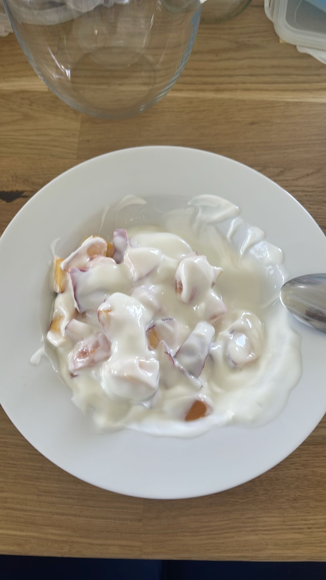 زبادي مع خوخ