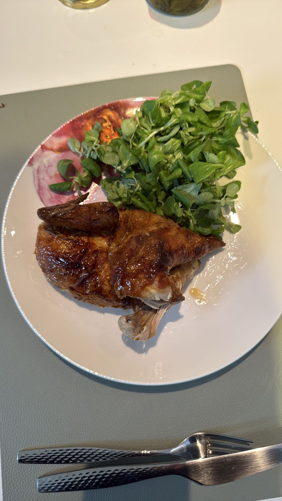 Gegrilltes Hähnchen mit Feldsalat