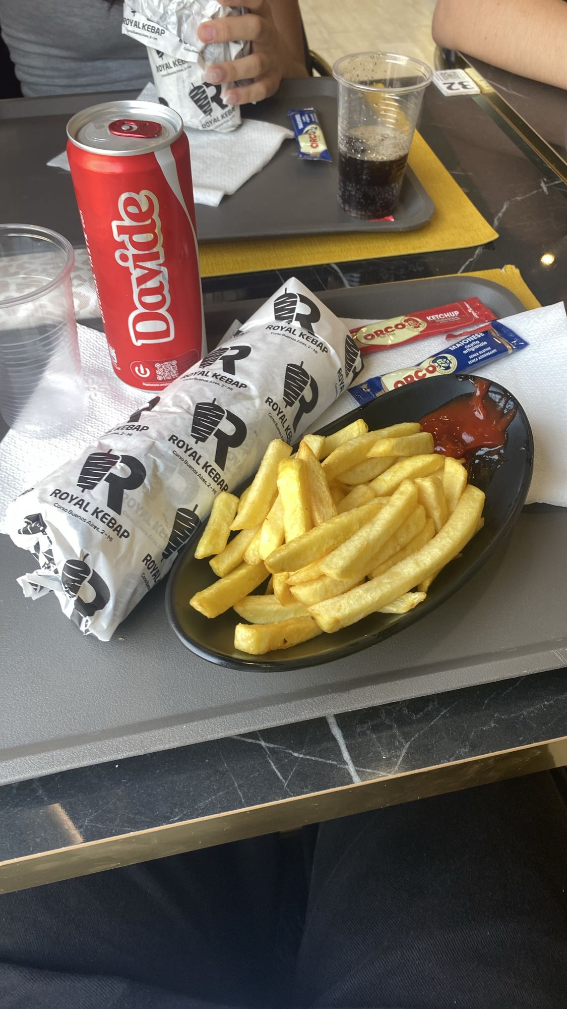 Kebap dürüm, patates, kola