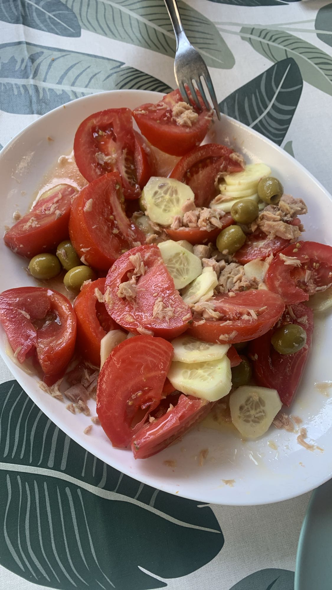 Ensalada de atún y tomate
