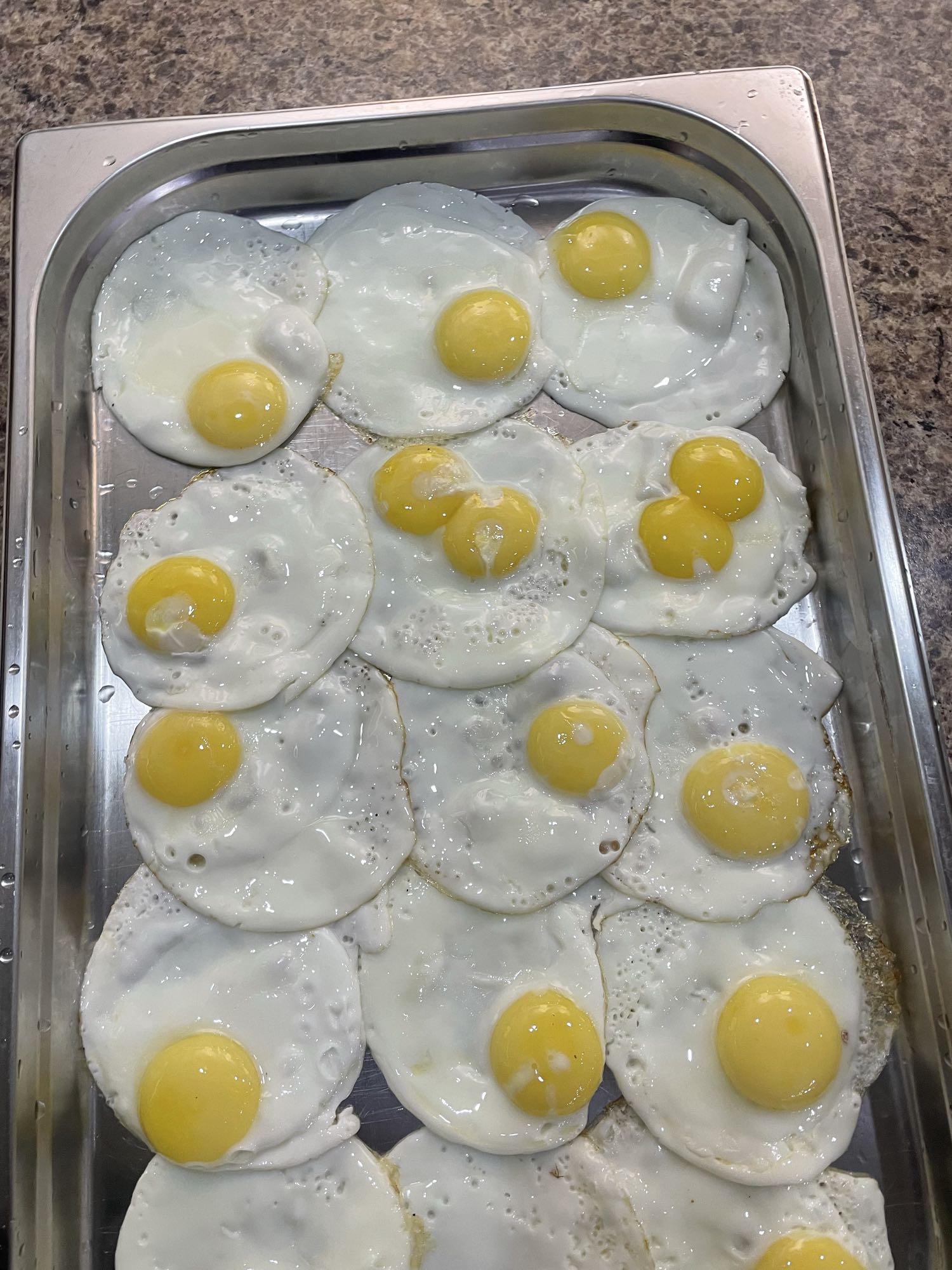 жареные яйца