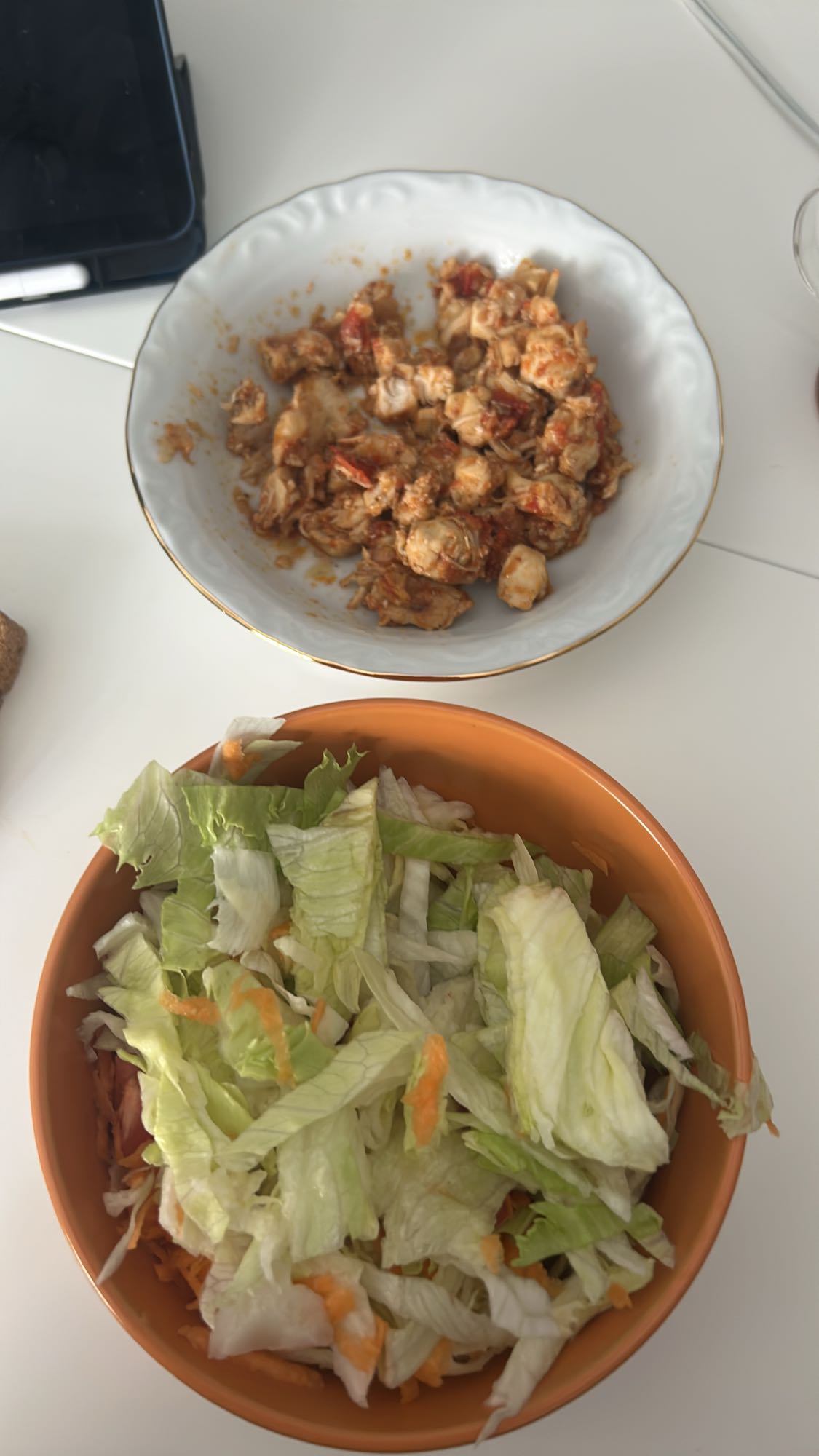 Tavuklu salata tabağı