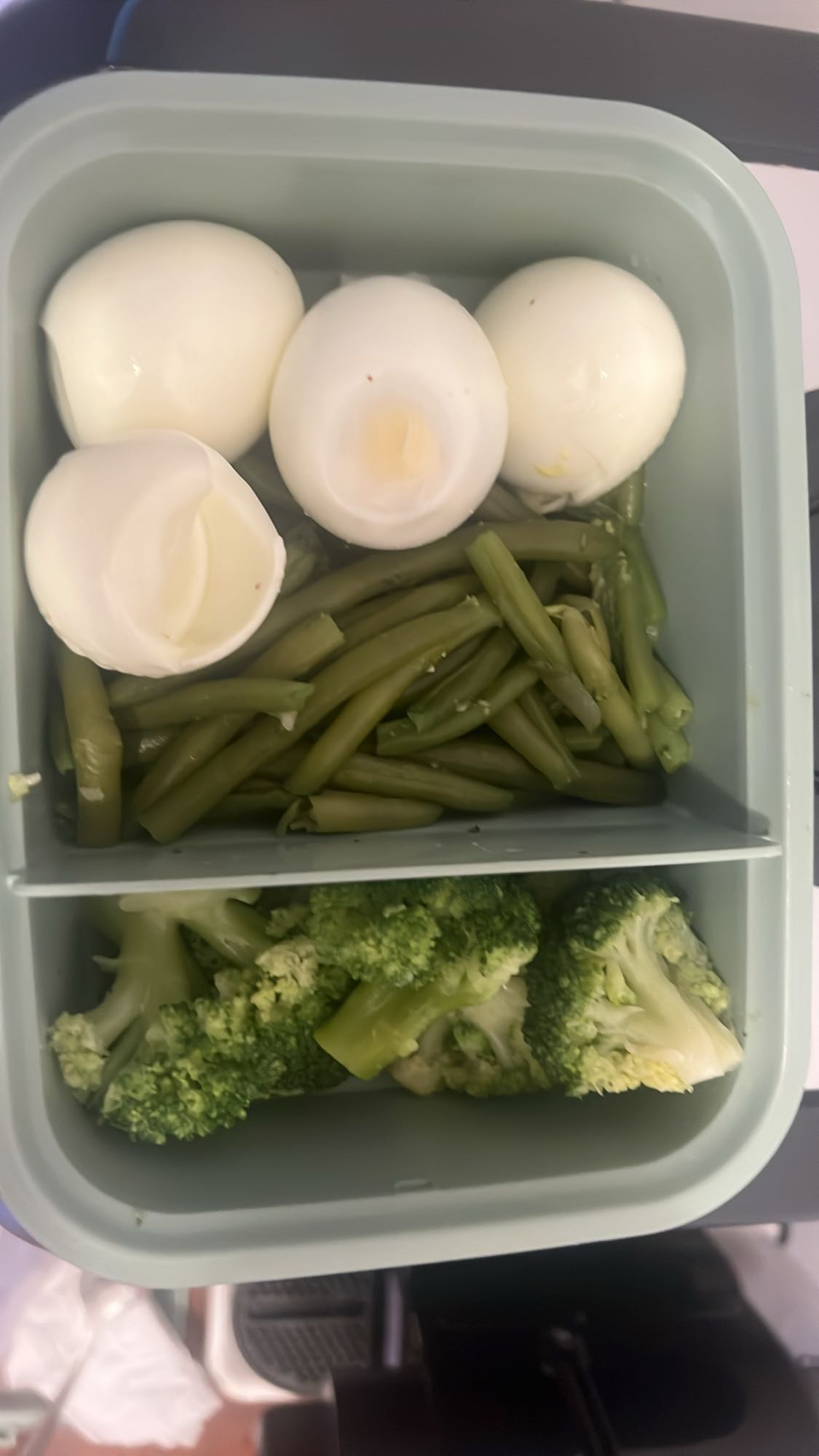 Boiled Eggs with Veggies