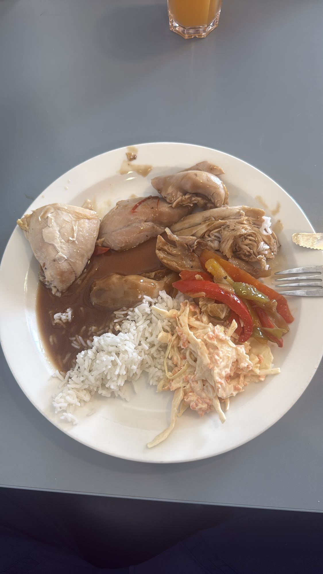 kurczak z ryżem i surówką