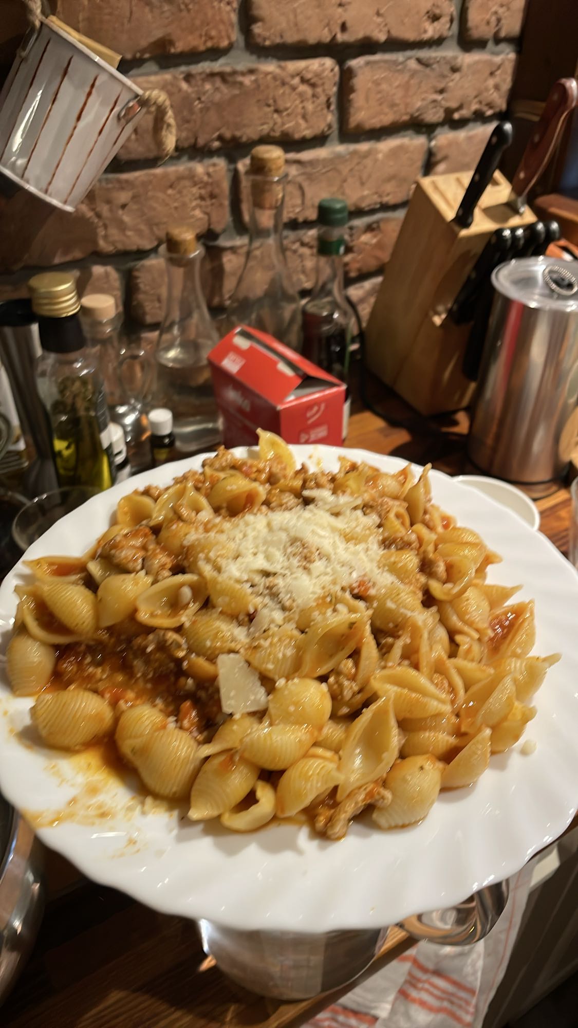 Makaron z mięsem i serem