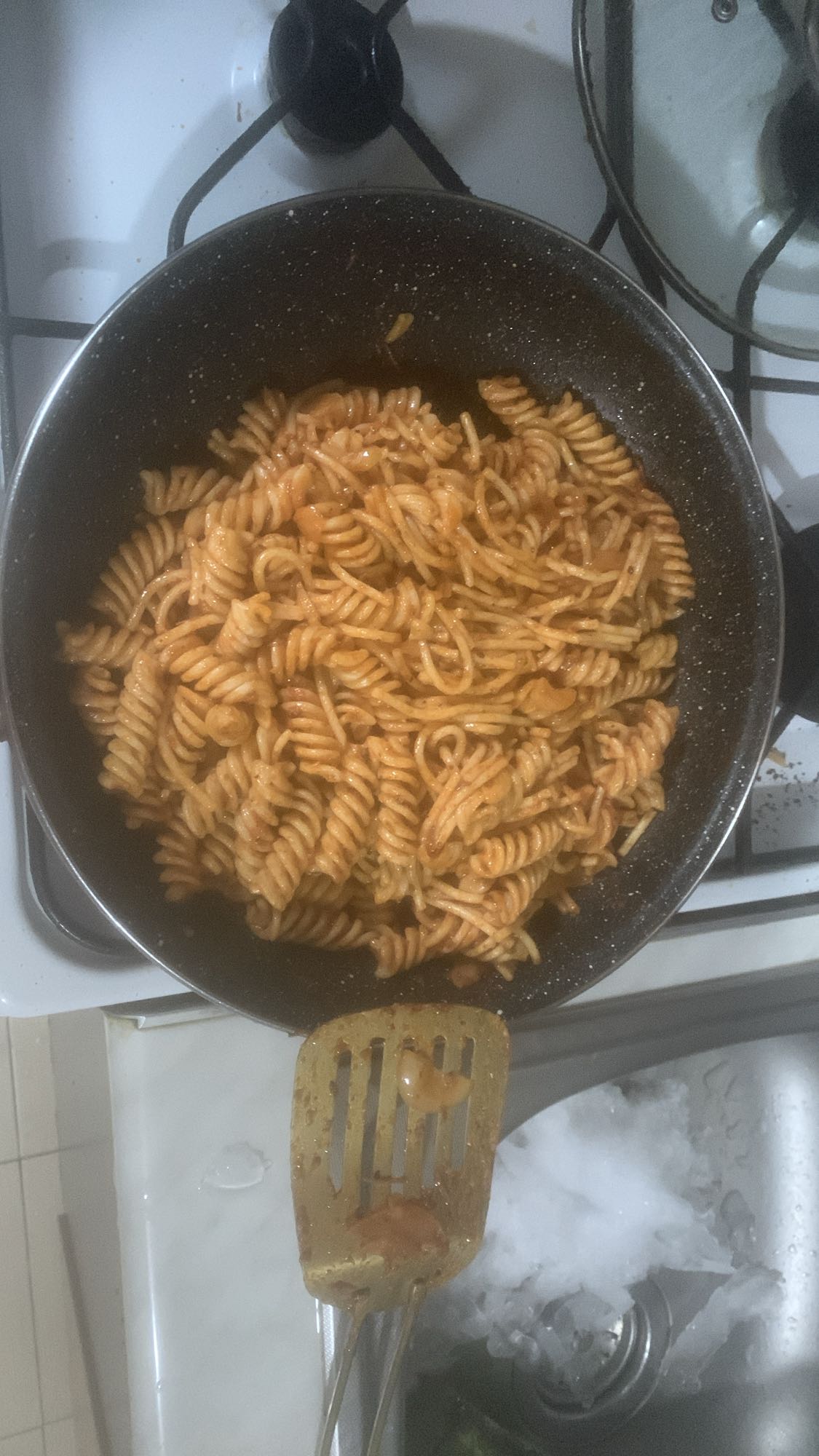 Paste cu sos de roșii