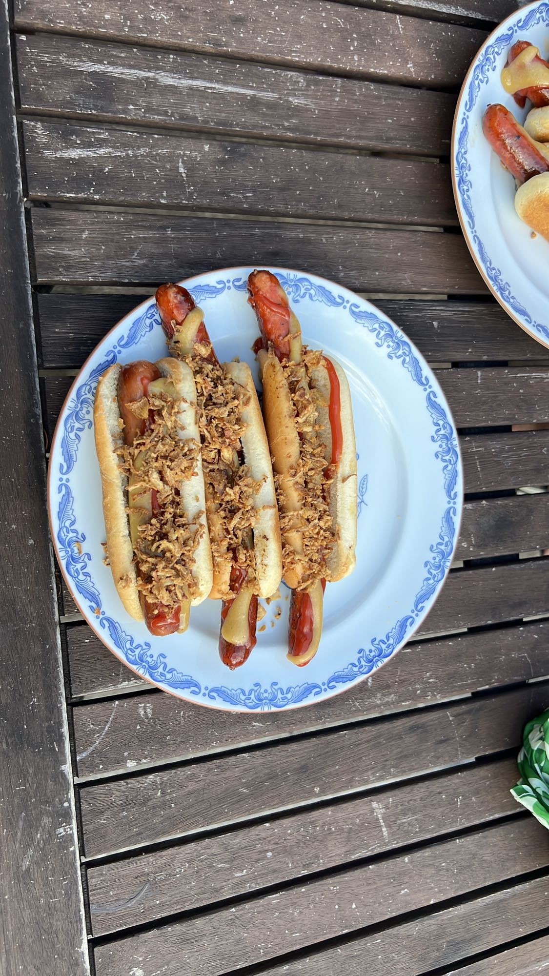 Grillad korv med bröd