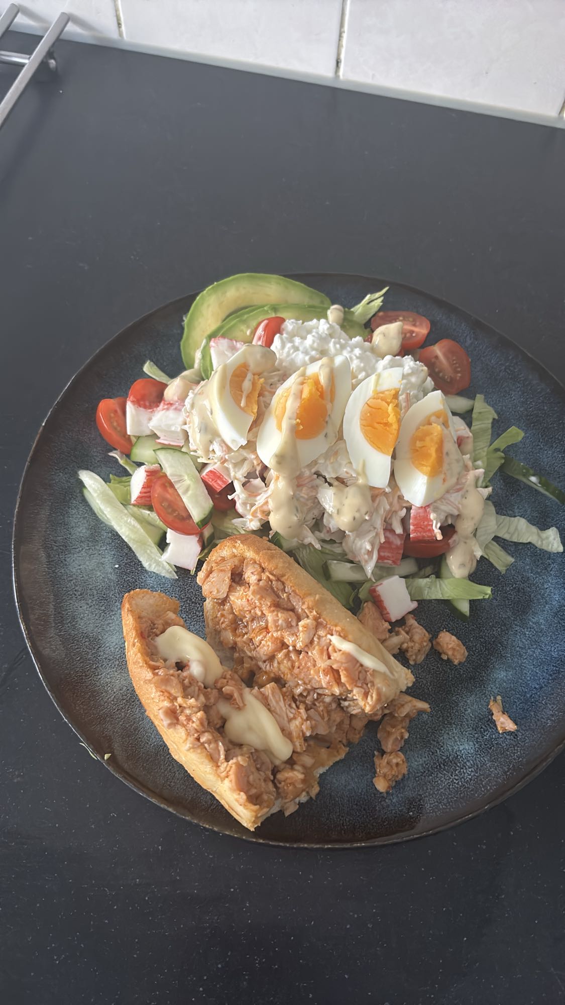 Salade met tonijnbroodje