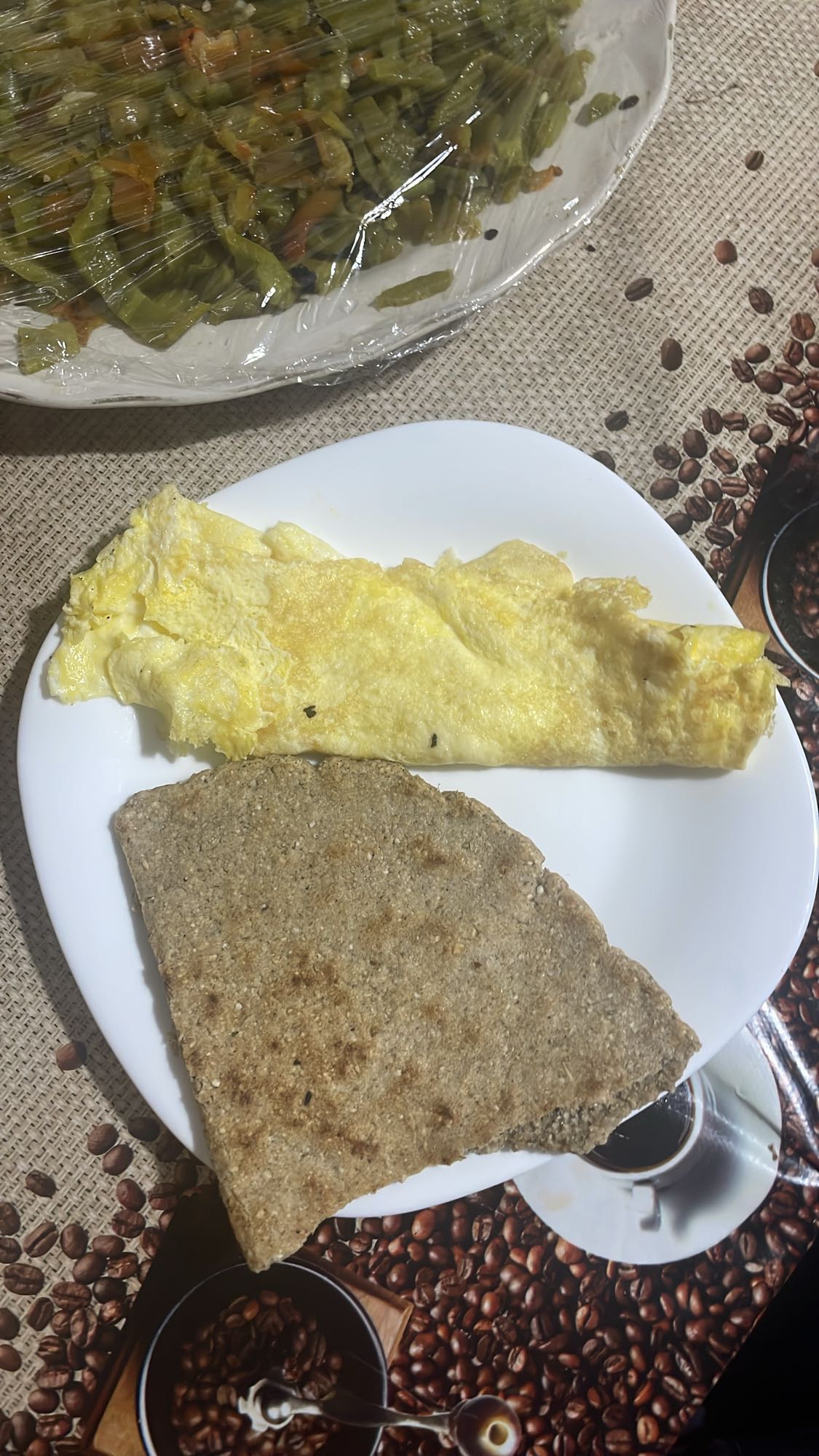 Omelette et pain complet