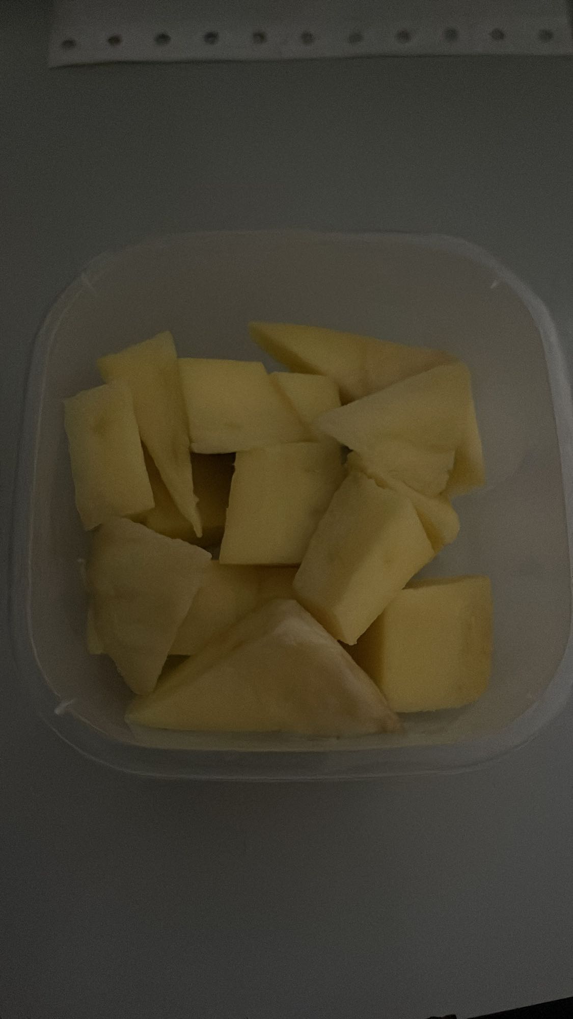 trozos de piña fresca