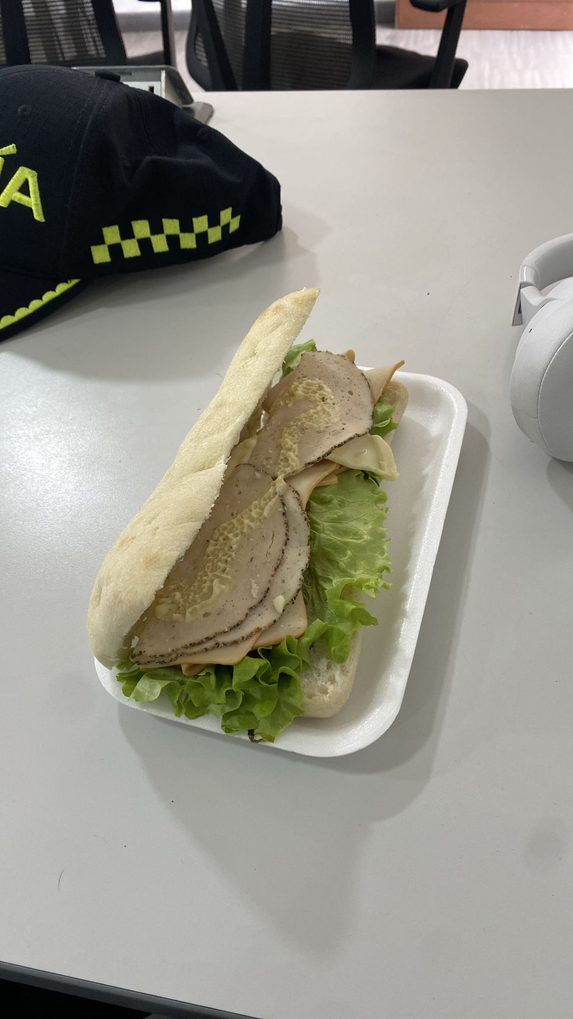 bocadillo de pavo y lechuga