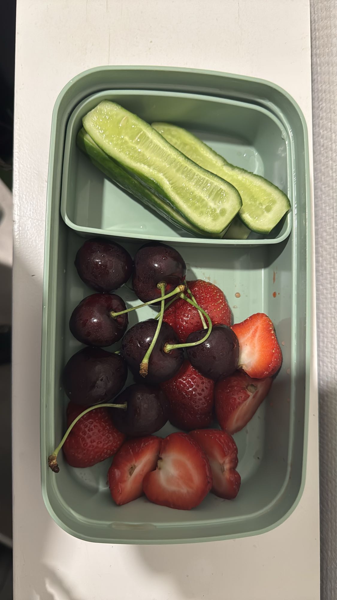 Fruit en komkommer snack