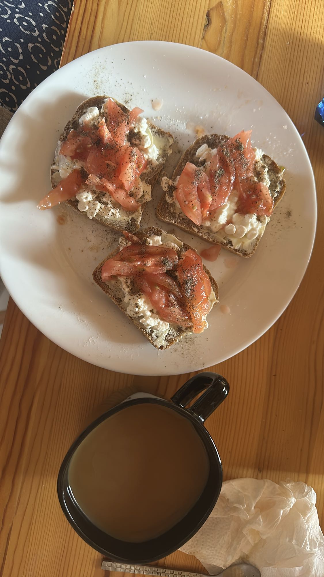 Kanapki z twarogiem i łososiem