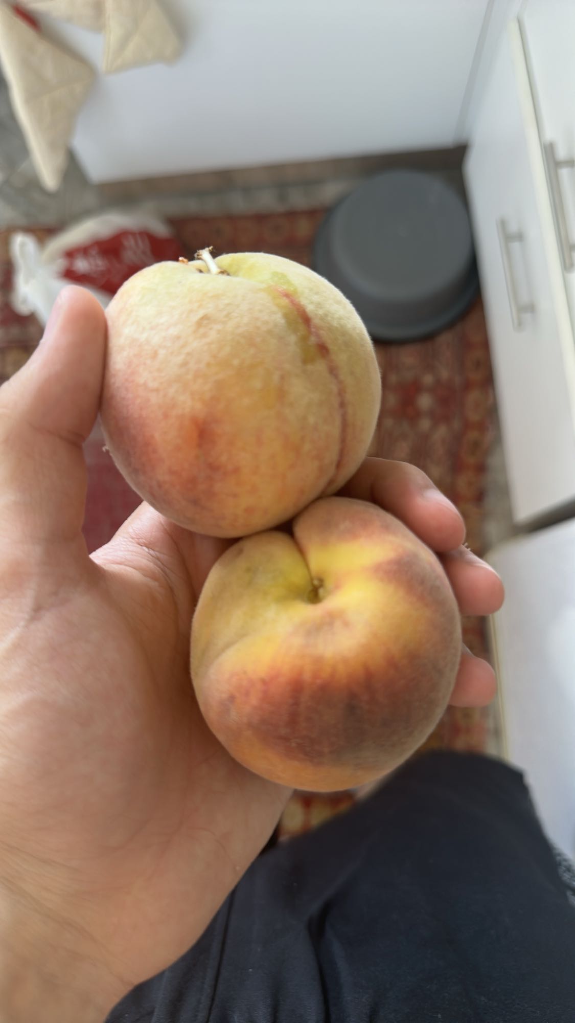 Свежие персики