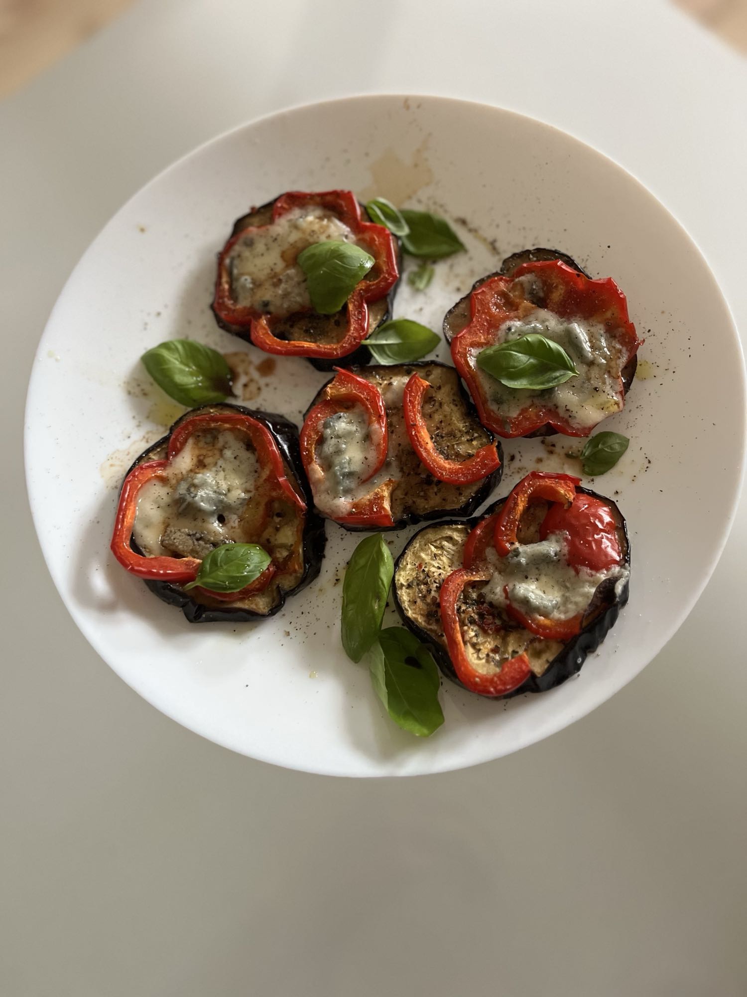 Pieczony bakłażan z papryką