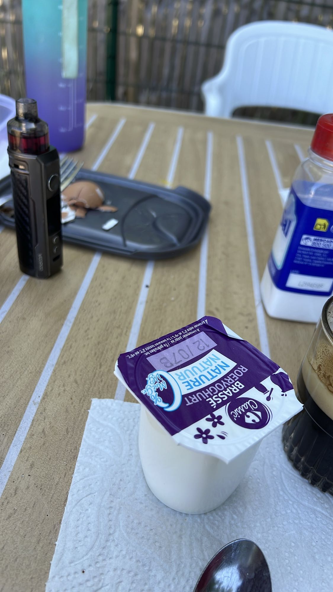 Yaourt nature et café