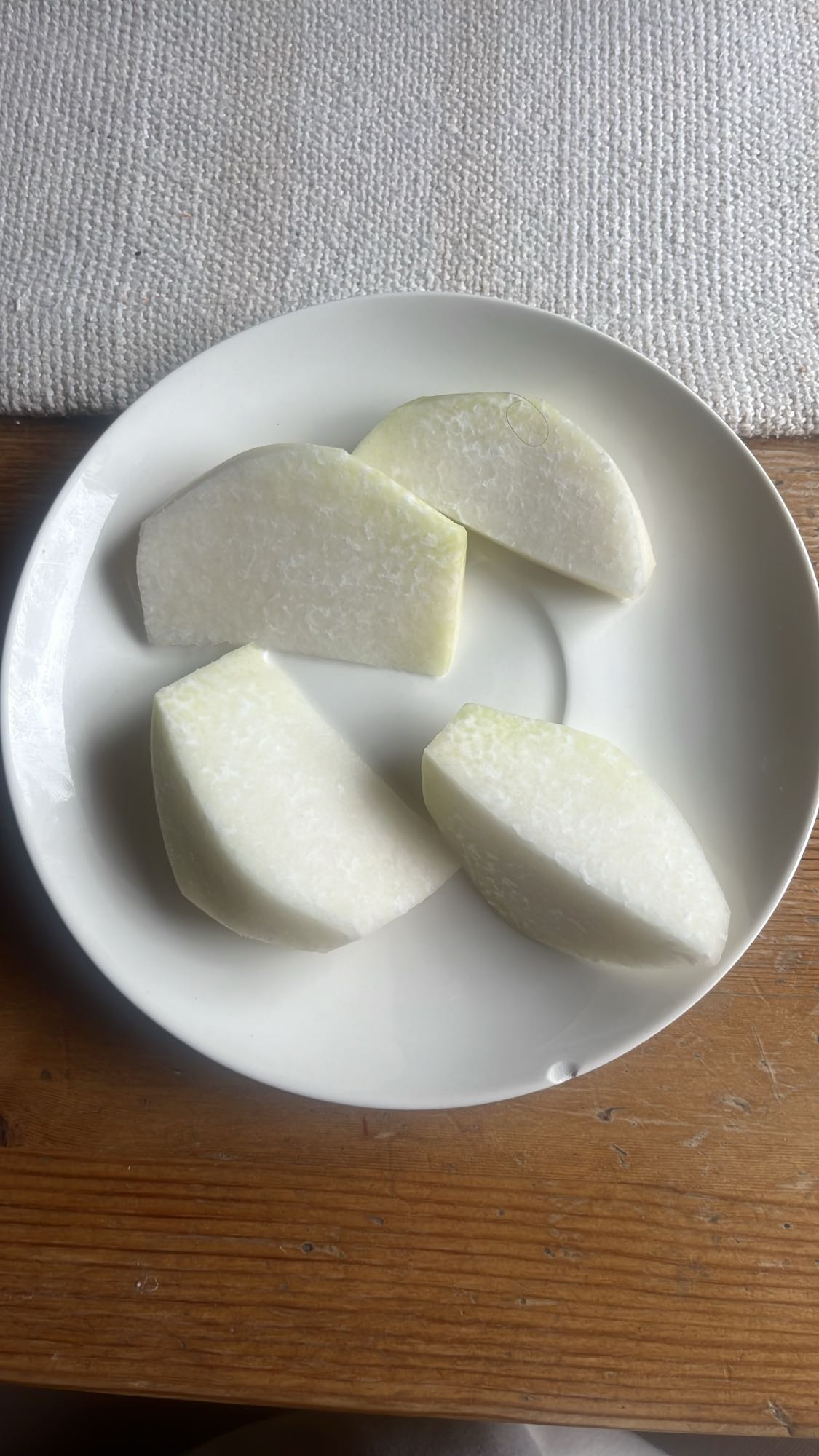 Pokrojona rzodkiew biała