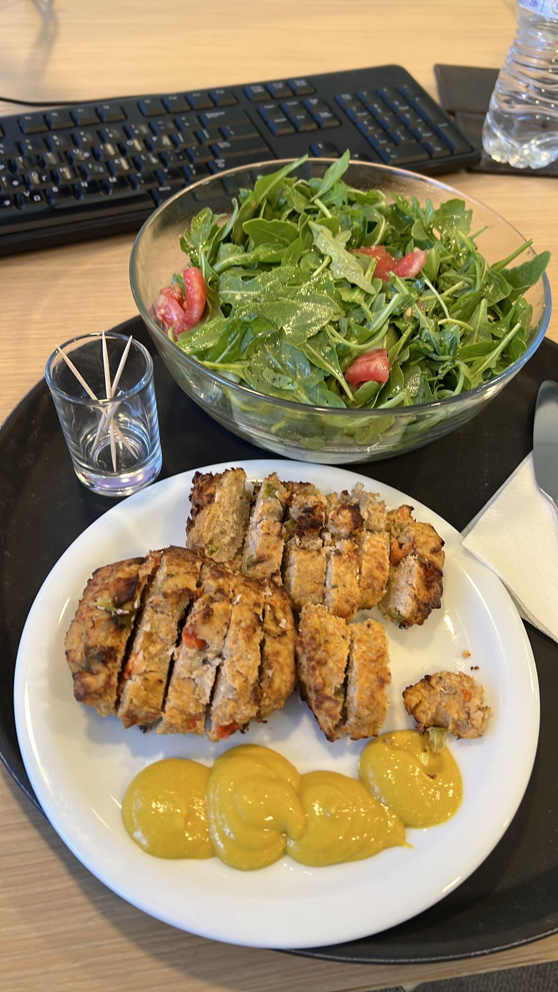 Μπιφτέκια με σαλάτα ρόκα