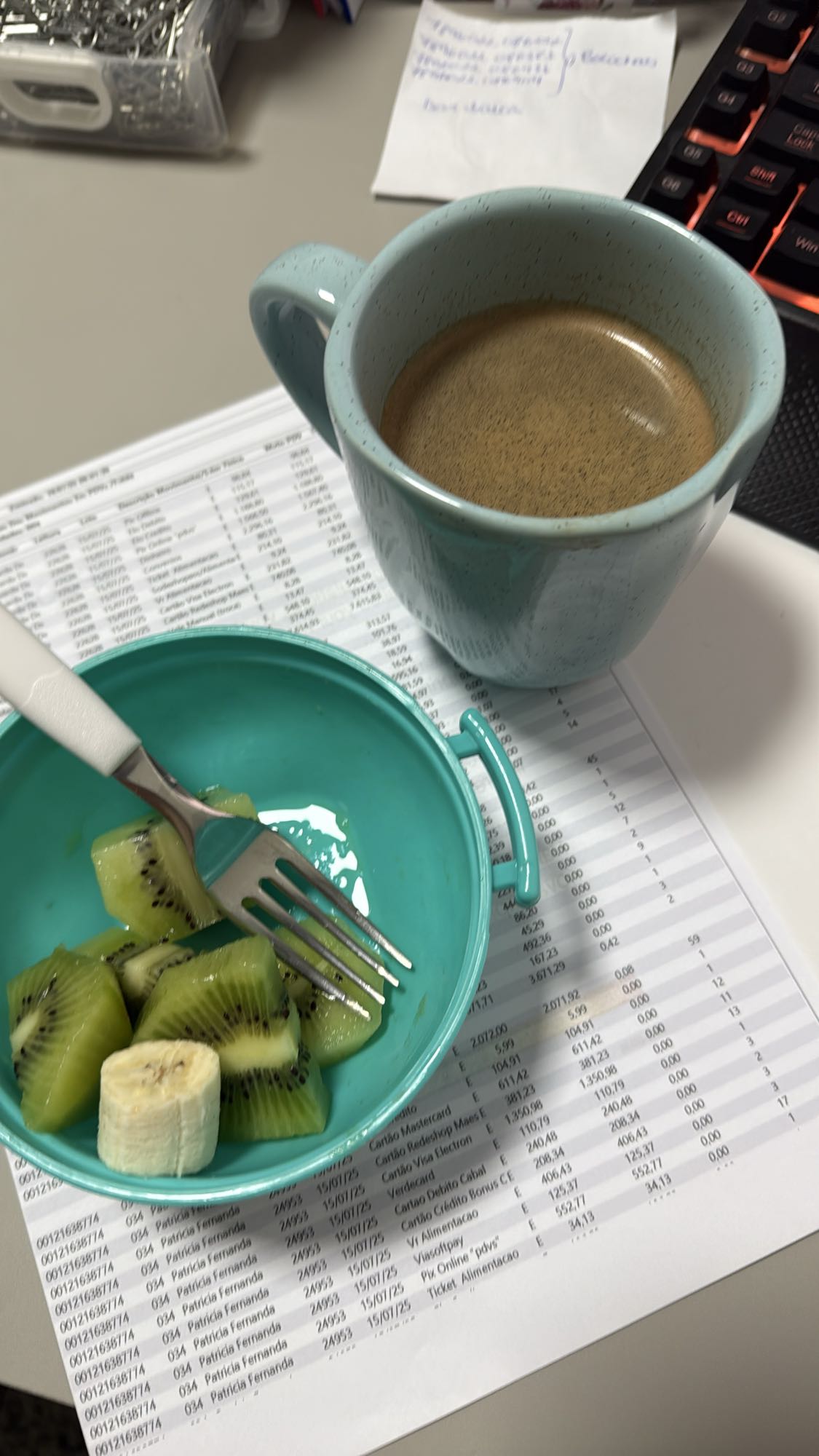 Frutas e café simples