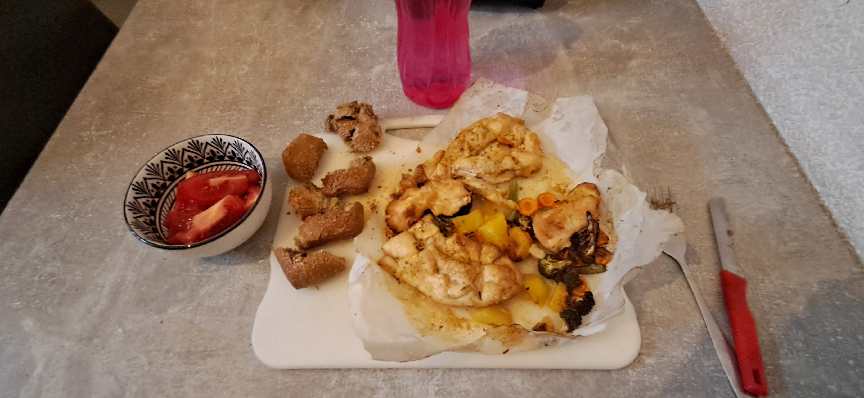 Kip met groenten en brood