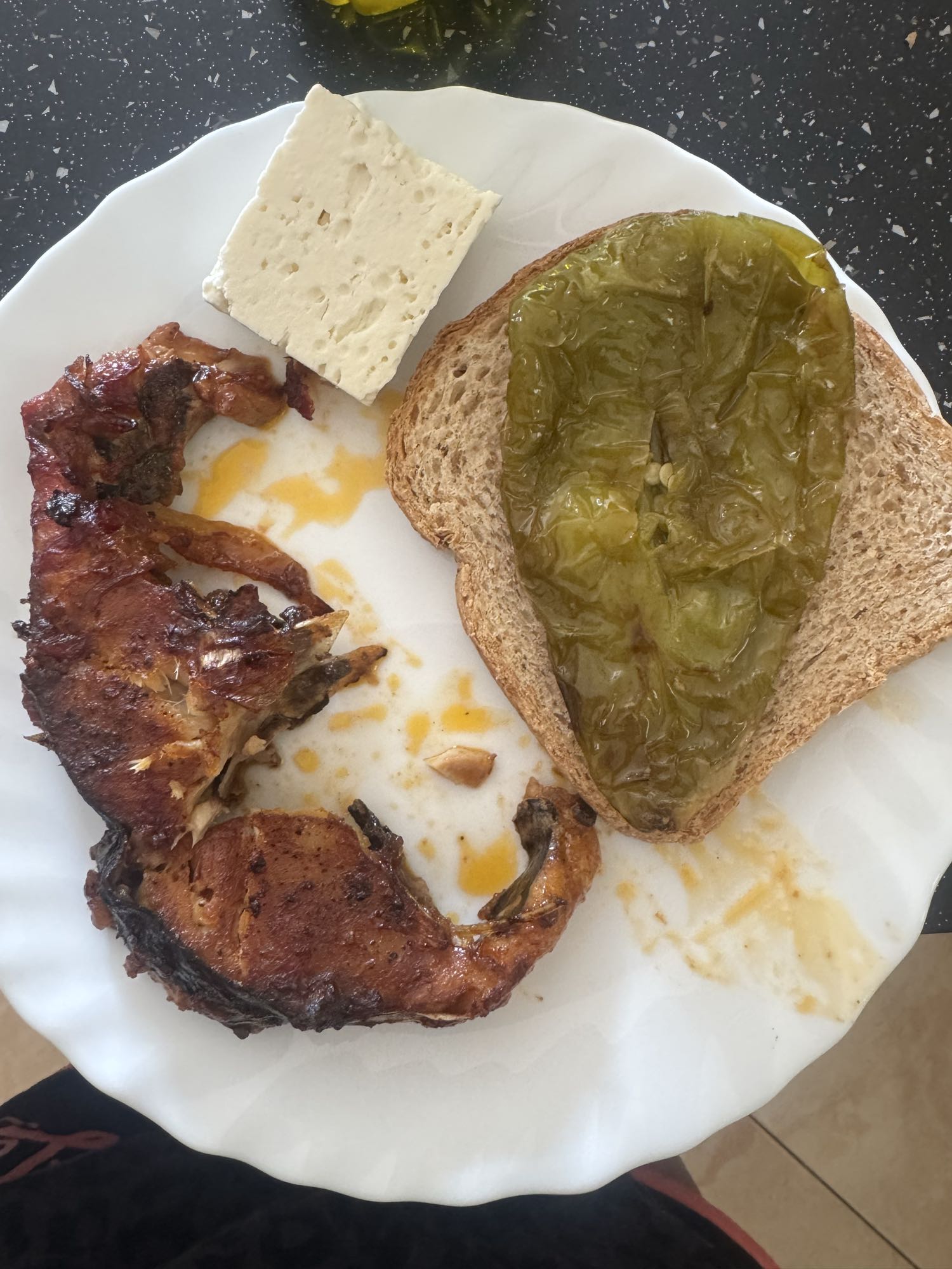 Grilled fish with bread