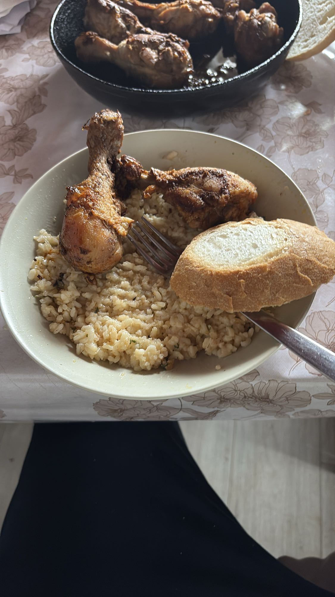 Pui cu orez și pâine