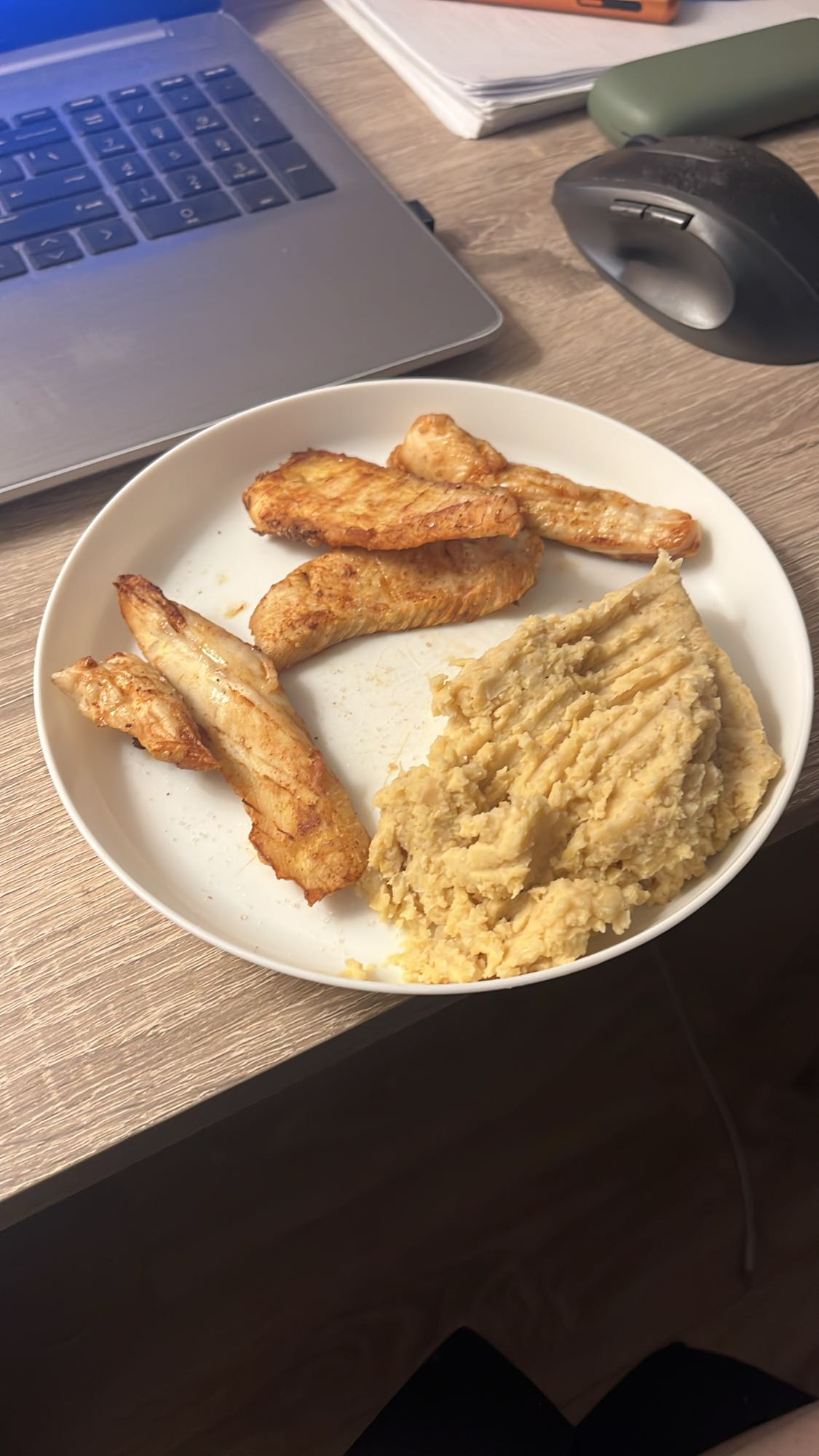 Piept de pui cu hummus