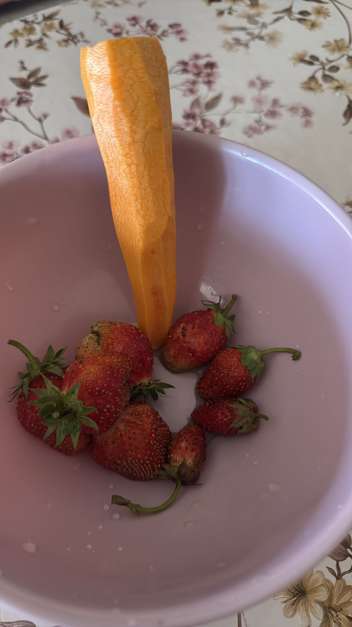 Căpșuni și morcov